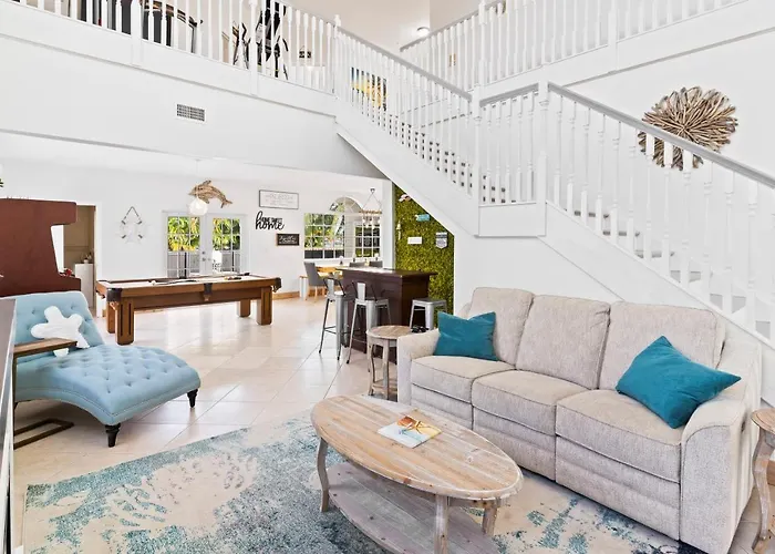 Upscale Mansion In The Heart Of Miami With Pool