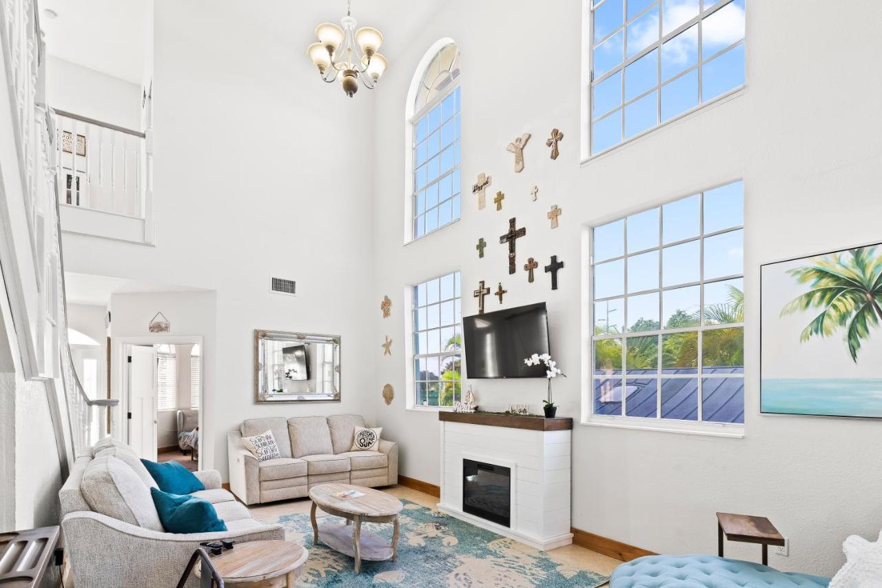 Upscale Mansion In The Heart Of With Pool *