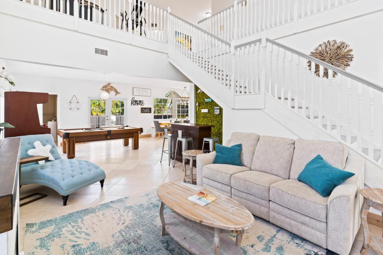 Upscale Mansion In The Heart Of With Pool Holiday home Miami