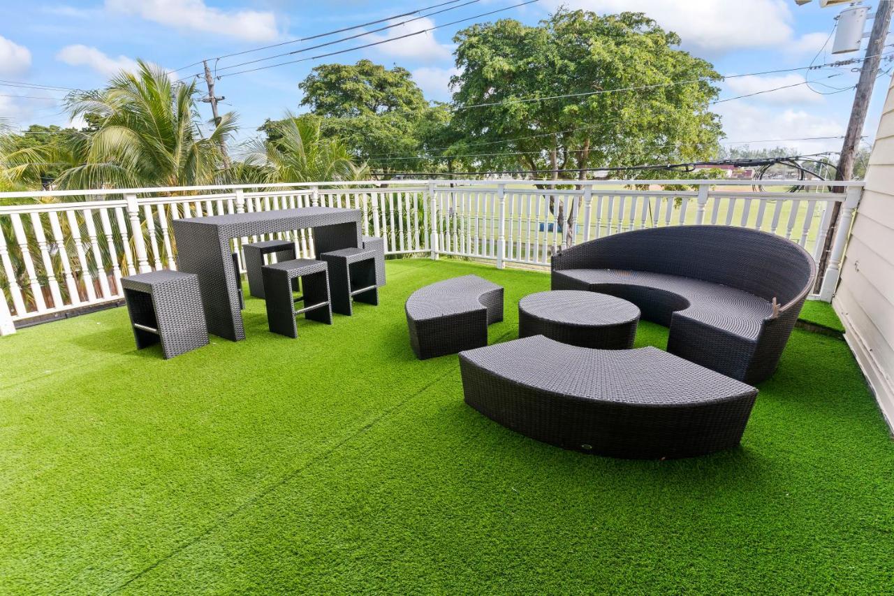 Upscale Mansion In The Heart Of With Pool Holiday home *