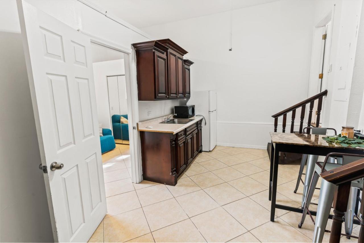Upscale Mansion In The Heart Of With Pool Miami