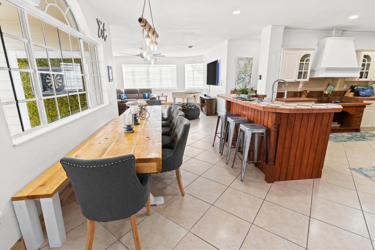 Upscale Mansion In The Heart Of With Pool Holiday home Miami