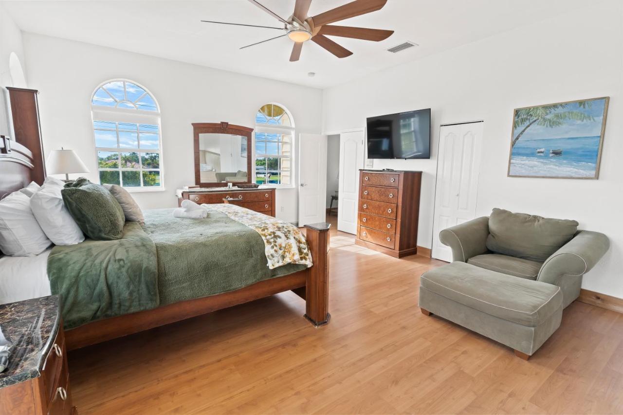 Upscale Mansion In The Heart Of With Pool Holiday home Miami