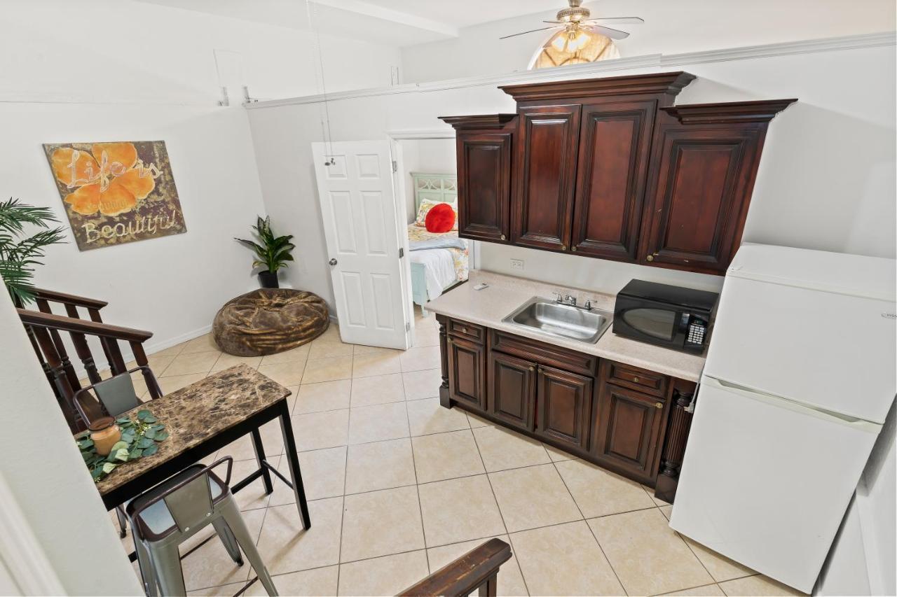 Upscale Mansion In The Heart Of With Pool *