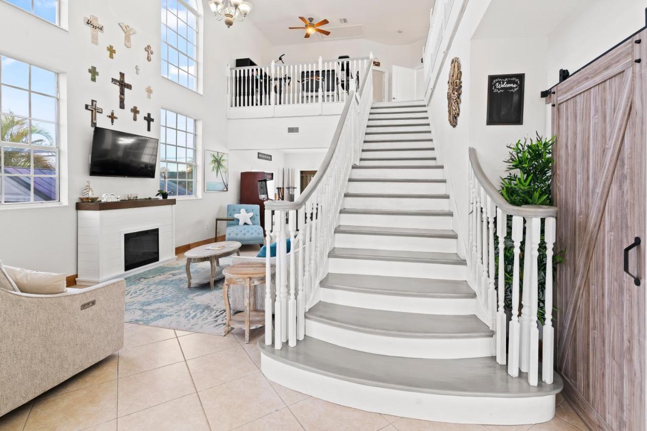 Upscale Mansion In The Heart Of With Pool *