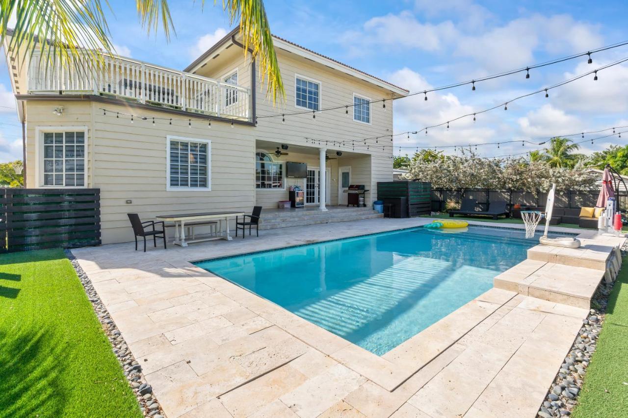 Holiday home Upscale Mansion In The Heart Of With Pool