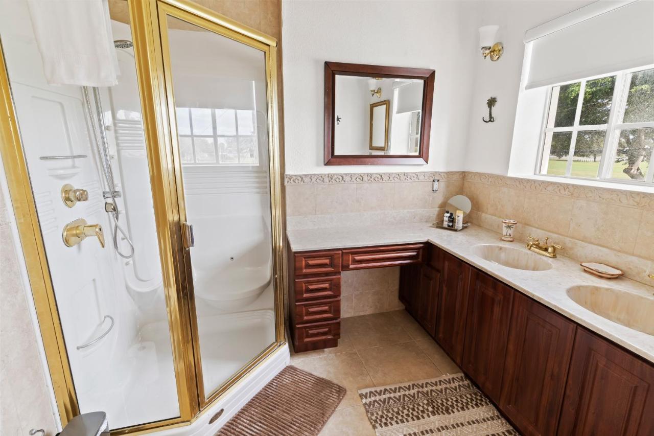 Upscale Mansion In The Heart Of With Pool Holiday home *